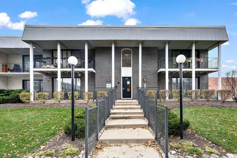 9800 S Karlov Ave #A, Oak Lawn, IL 60453