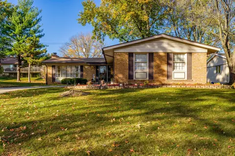 5902 Alma Dr, Rockford, IL 61108