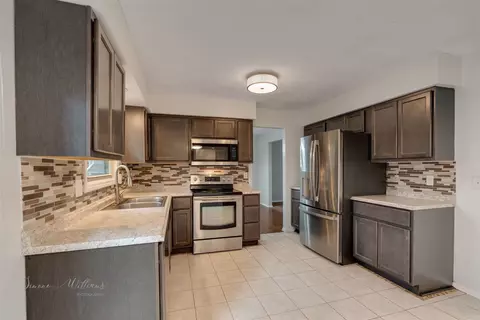 1403 Dover Rd, Bloomington, IL 61704 photo 12