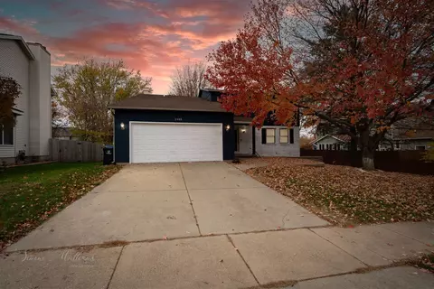 1403 Dover Rd, Bloomington, IL 61704