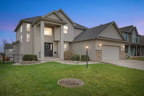 1414 Stonecrest Dr, Mahomet, IL 61853