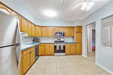 1685 Mill St #209, Des Plaines, IL 60016 photo 4