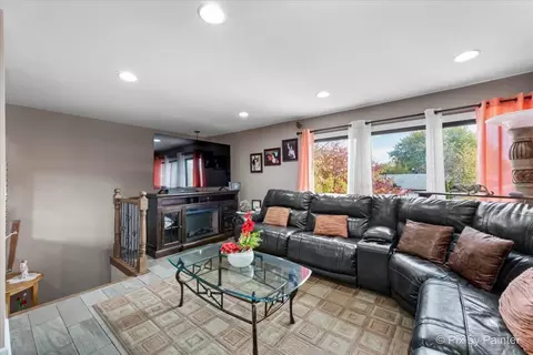 1354 Elder Dr, Aurora, IL 60506 photo 3