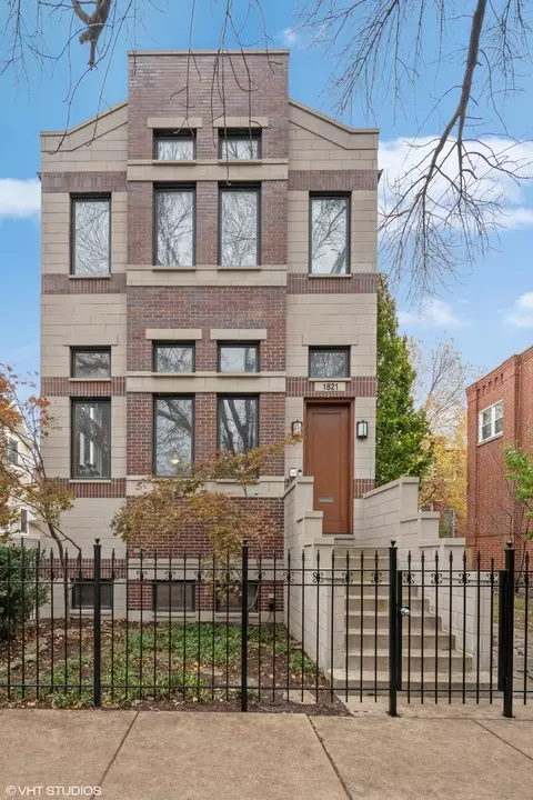 1821 W Oakdale Ave, Chicago, IL 60657