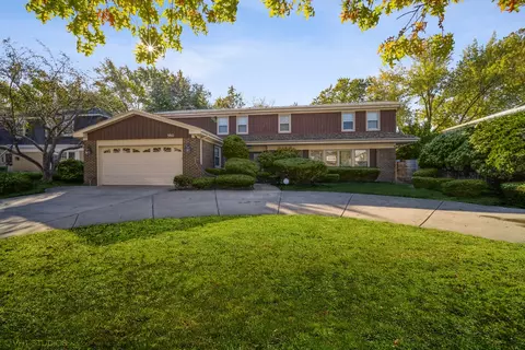 3911 Medford Cir, Northbrook, IL 60062