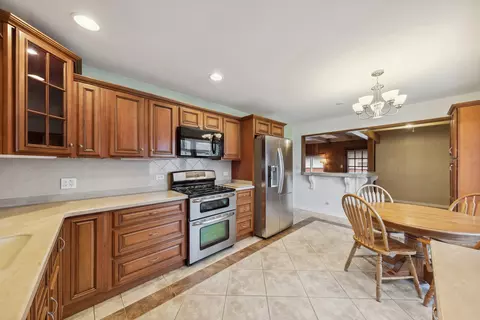 665 Olive St, Hoffman Estates, IL 60169 photo 8