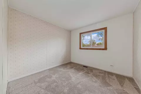 665 Olive St, Hoffman Estates, IL 60169 photo 12