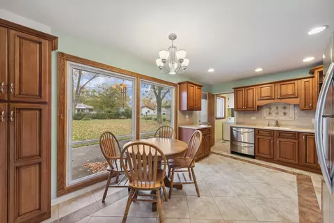 665 Olive St, Hoffman Estates, IL 60169 photo 6