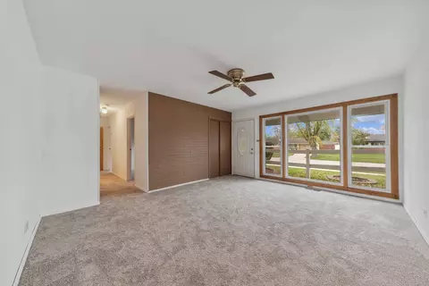665 Olive St, Hoffman Estates, IL 60169 photo 3