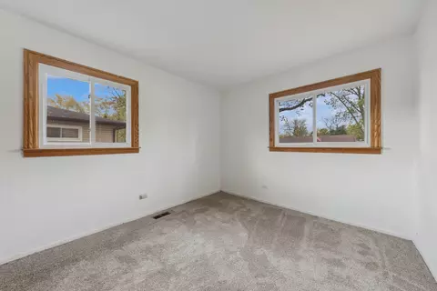 665 Olive St, Hoffman Estates, IL 60169 photo 10