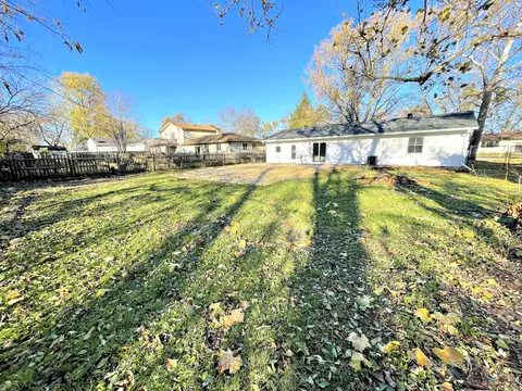 2309 Manor Ln, Mchenry, IL 60051 photo 2