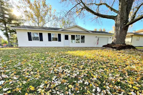 2309 Manor Ln, Mchenry, IL 60051