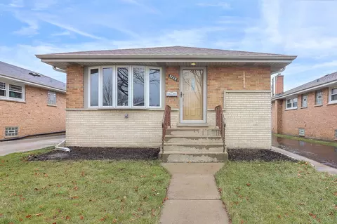 3749 Hawthorne St, Schiller Park, IL 60176