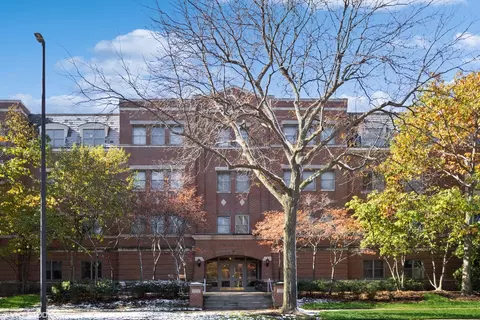 1688 Green Bay Rd #402, Highland Park, IL 60035