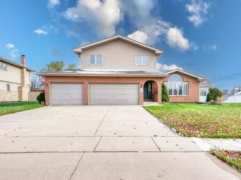 704 Feeney Dr, Minooka, IL 60447
