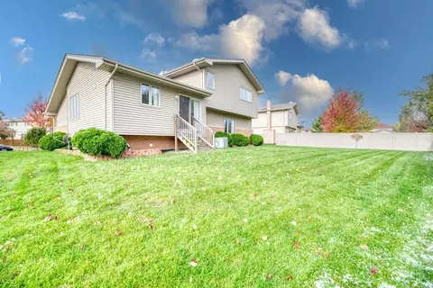 704 Feeney Dr, Minooka, IL 60447 photo 29