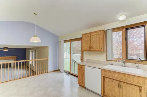 704 Feeney Dr, Minooka, IL 60447 photo 12