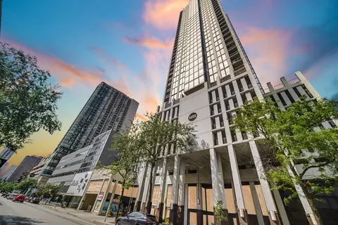 1122 N Clark St #2603, Chicago, IL 60610