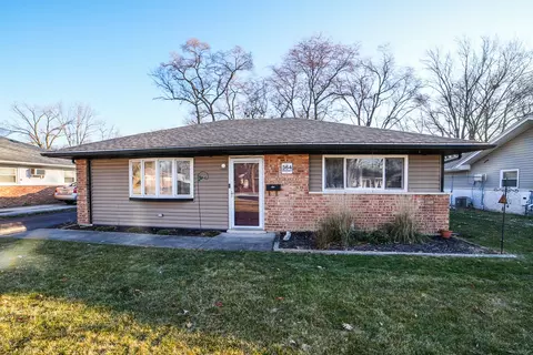 364 Blackhawk Dr, Park Forest, IL 60466