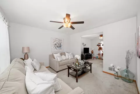 601 Keller St, Plano, IL 60545 photo 11