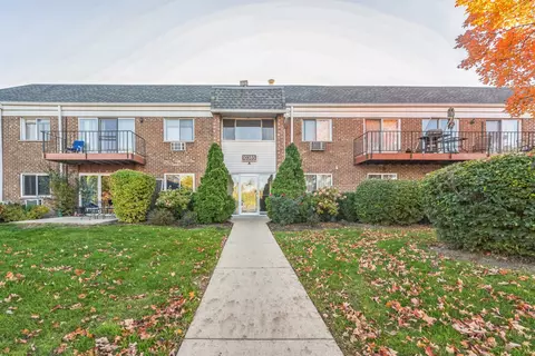 10385 Dearlove Rd #2E, Glenview, IL 60025