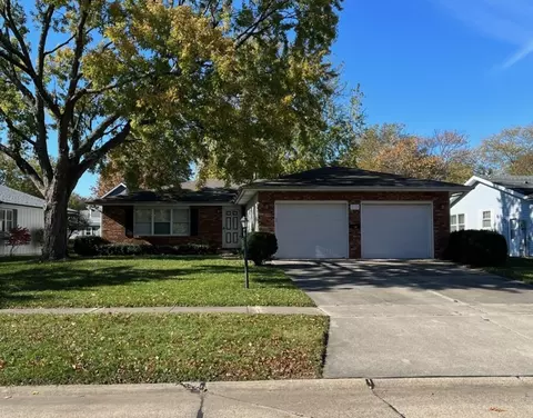 2313 Clover Ln, Champaign, IL 61821