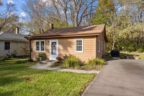 35 W430 Rockwell Ave, Saint Charles, IL 60174