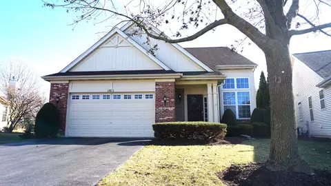 1811 Highbury Ln, Aurora, IL 60502