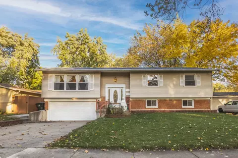 7097 Edgebrook Ln, Hanover Park, IL 60133
