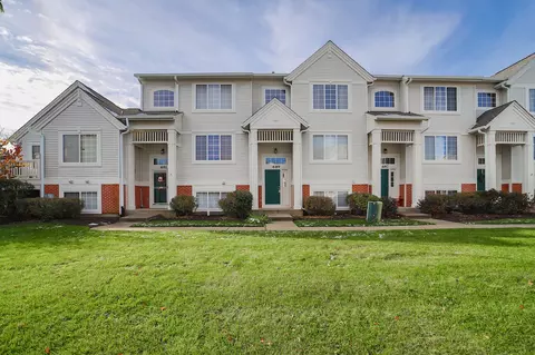 689 S Parkside Dr, Round Lake, IL 60073