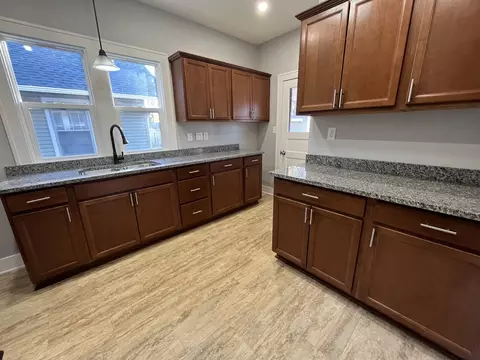 835 5th St, Aurora, IL 60505 photo 5