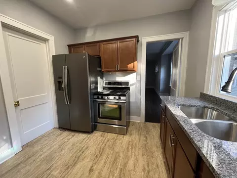 835 5th St, Aurora, IL 60505 photo 4