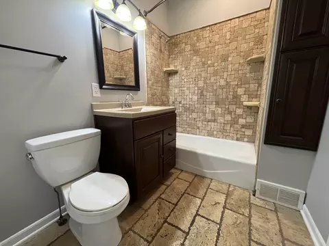 835 5th St, Aurora, IL 60505 photo 9