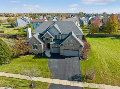 5226 Greenshire Cir, Lake In The Hills, IL 60156