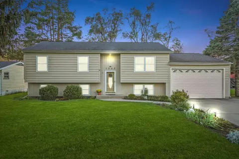 Exterior - 1303 W Circle Ct, Mchenry, IL 60051 photo 11 of 14