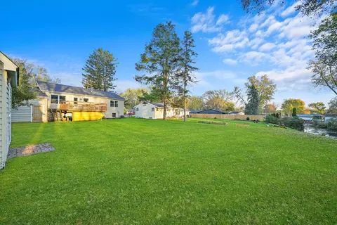 Exterior - 1303 W Circle Ct, Mchenry, IL 60051 photo 8 of 14