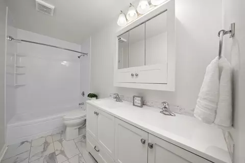 Bath - 1303 W Circle Ct, Mchenry, IL 60051 photo 1 of 1