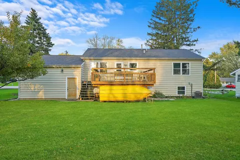 Exterior - 1303 W Circle Ct, Mchenry, IL 60051 photo 6 of 14