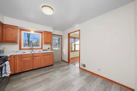Kitchen - 1303 W Circle Ct, Mchenry, IL 60051 photo 5 of 5