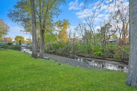 Exterior - 1303 W Circle Ct, Mchenry, IL 60051 photo 9 of 14