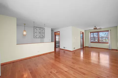 Living - 1303 W Circle Ct, Mchenry, IL 60051 photo 2 of 2