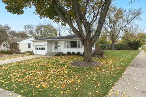 100 E Taylor St, Dekalb, IL 60115