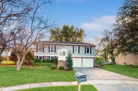 9 Cambridge Ct, Cary, IL 60013 photo 2