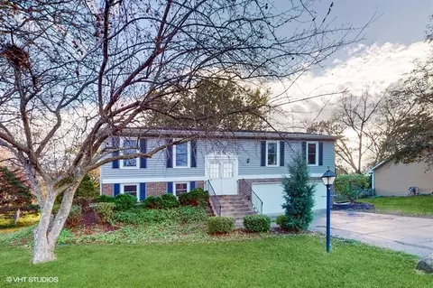 9 Cambridge Ct, Cary, IL 60013
