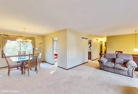 9 Cambridge Ct, Cary, IL 60013 photo 5