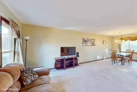9 Cambridge Ct, Cary, IL 60013 photo 4