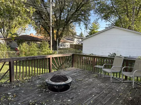 912 Parmon Rd, Bloomington, IL 61701 photo 3