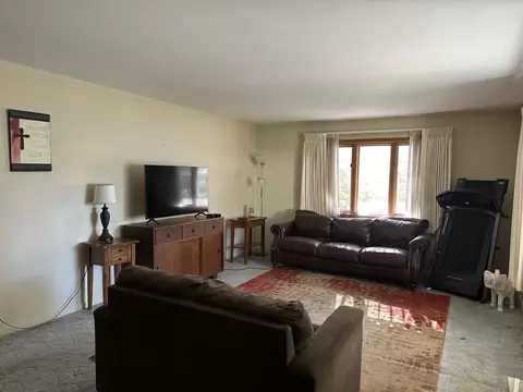 912 Parmon Rd, Bloomington, IL 61701 photo 8