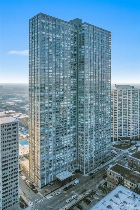 655 W Irving Park Rd #V117, Chicago, IL 60613