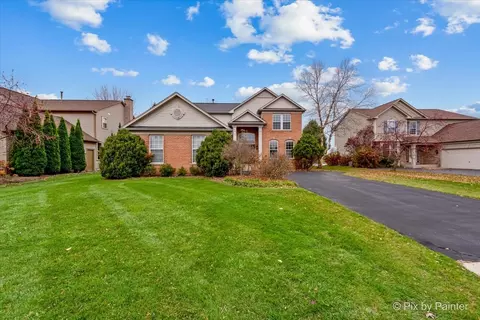 3920 Georgetown Cir, Algonquin, IL 60102